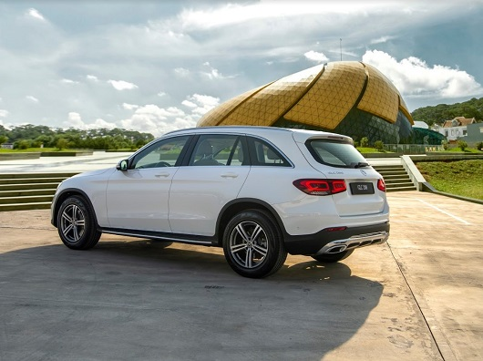 Chi Tiết Xe Mercedes-Benz GLC 200: Giá Lăn Bánh Và Hiệu Suất. 5 Mercedes Benz GLC 200 con co them lop du phong cho nhung truong hop khan cap