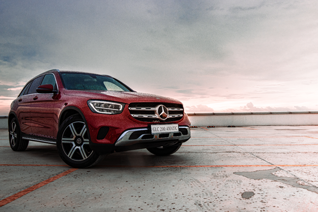 Tổng Hợp Các Dòng Xe Mercedes-Benz 5 Chỗ Mới Nhất Hiện Nay. 5 Mercedes Benz GLC khong chi gay an tuong voi khong gian noi that rong rai tien nghi ma con ghi diem dien mao thu hut moi anh nhin du o bat ky phien ban nao