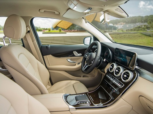 Chi Tiết Xe Mercedes-Benz GLC 200: Giá Lăn Bánh Và Hiệu Suất. 2 Noi that Mercedes Benz GLC 200 lam bat len su sang trong va dang cap