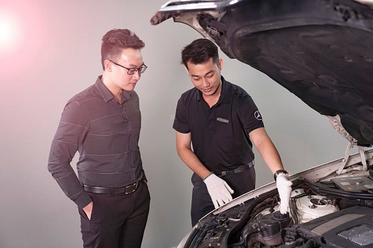 Mua Xe Mercedes-Maybach Cũ: Nên Hay Không? 3 Truoc khi mua Mercedes Maybach cu khach hang nen kiem tra can than moi bo phan cua