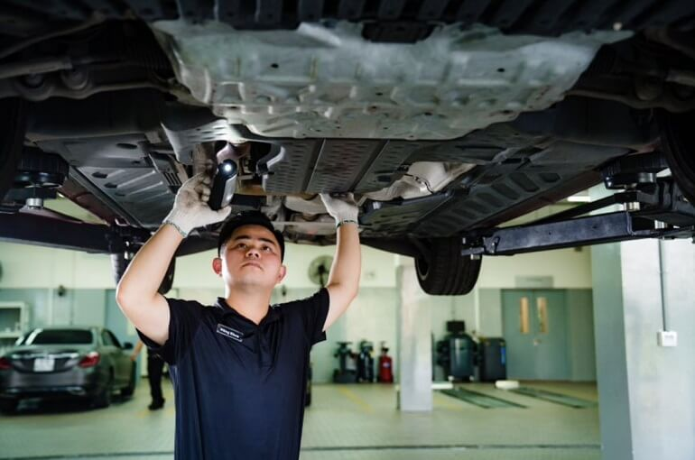 Sửa Xe Mercedes-Benz Ở Đâu Tốt, Uy Tín Và Chuyên Sâu? 2 Khach hang can luu y cac yeu to tren va can than chon noi sua xe chat luong