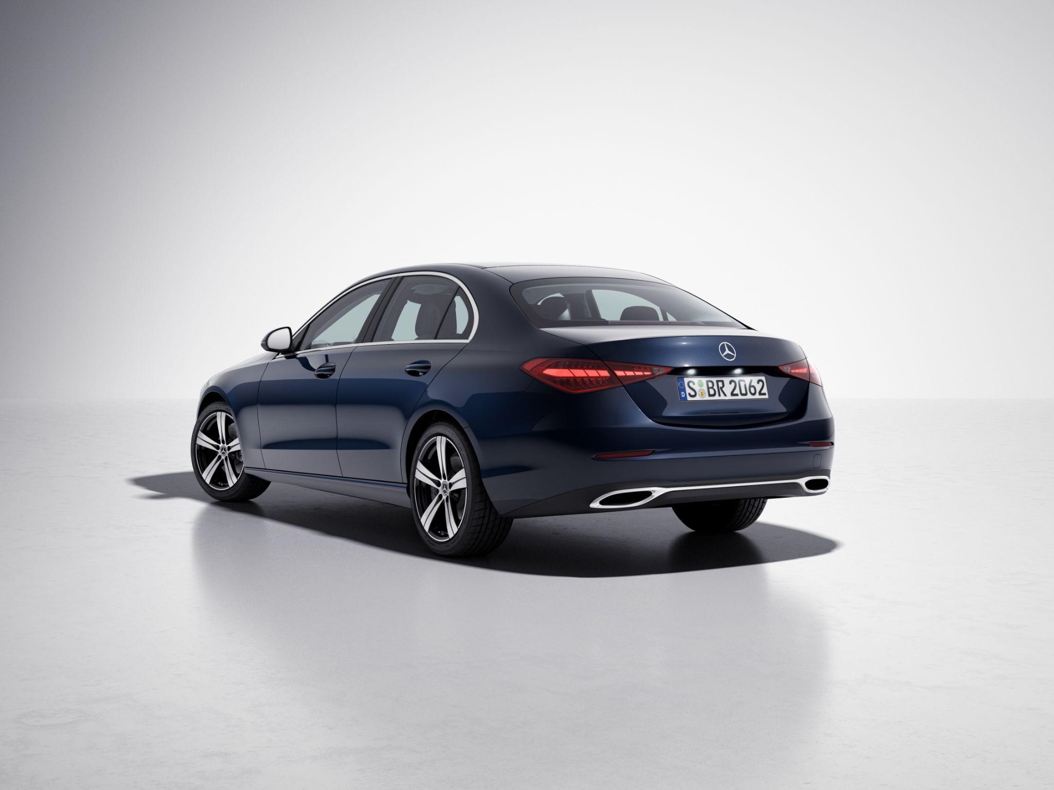 Mercedes Benz C200 Avantgarde Plus so huu dien mao tuoi tre va thoi thuong dam chat tuong lai