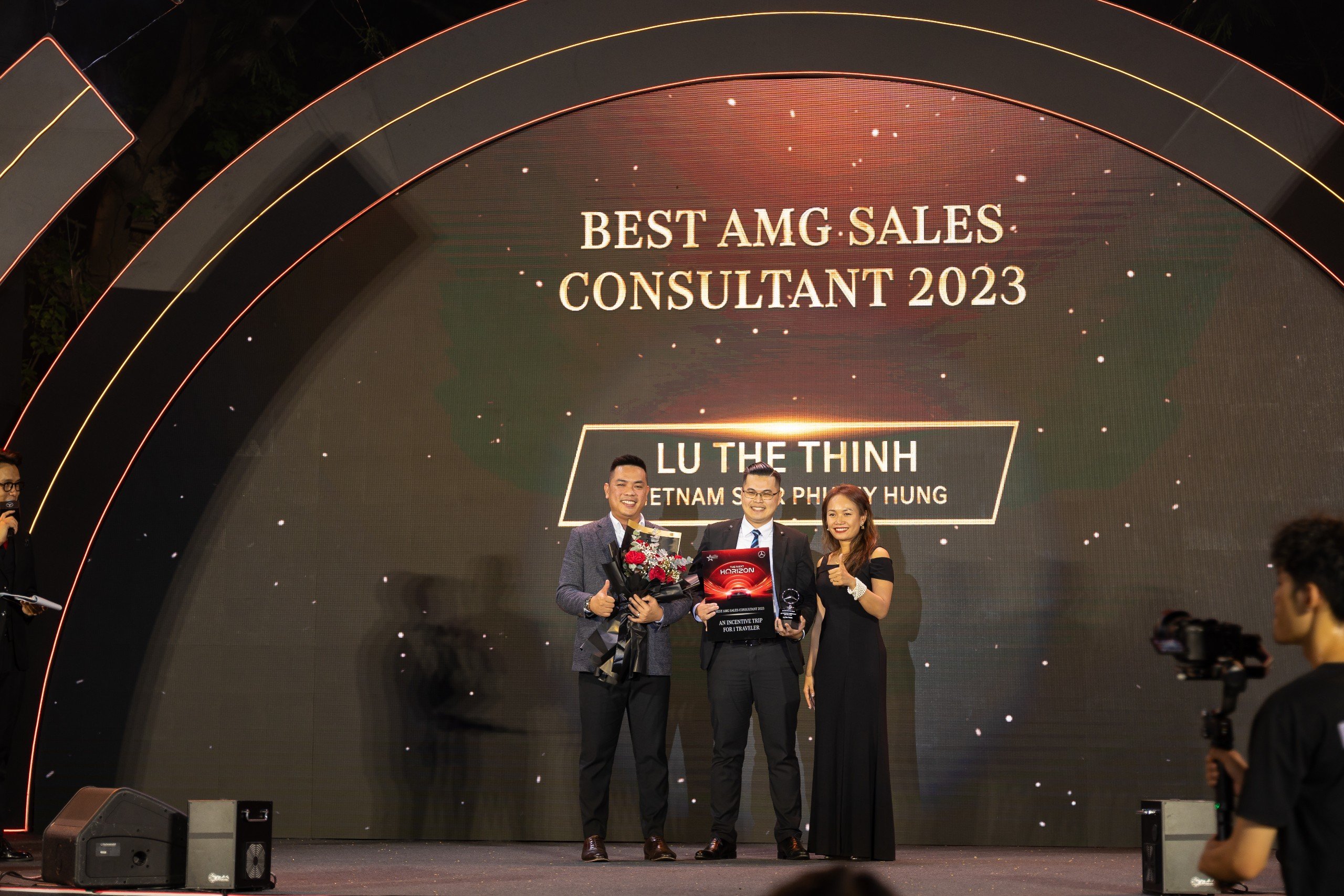 Vietnam Star Phu My Hung nhan giai thuong Best AMG Sales Consultant of The Year 1